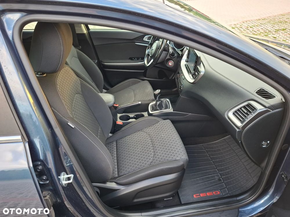 Kia Ceed 1.6 CRDi SCR M - 28