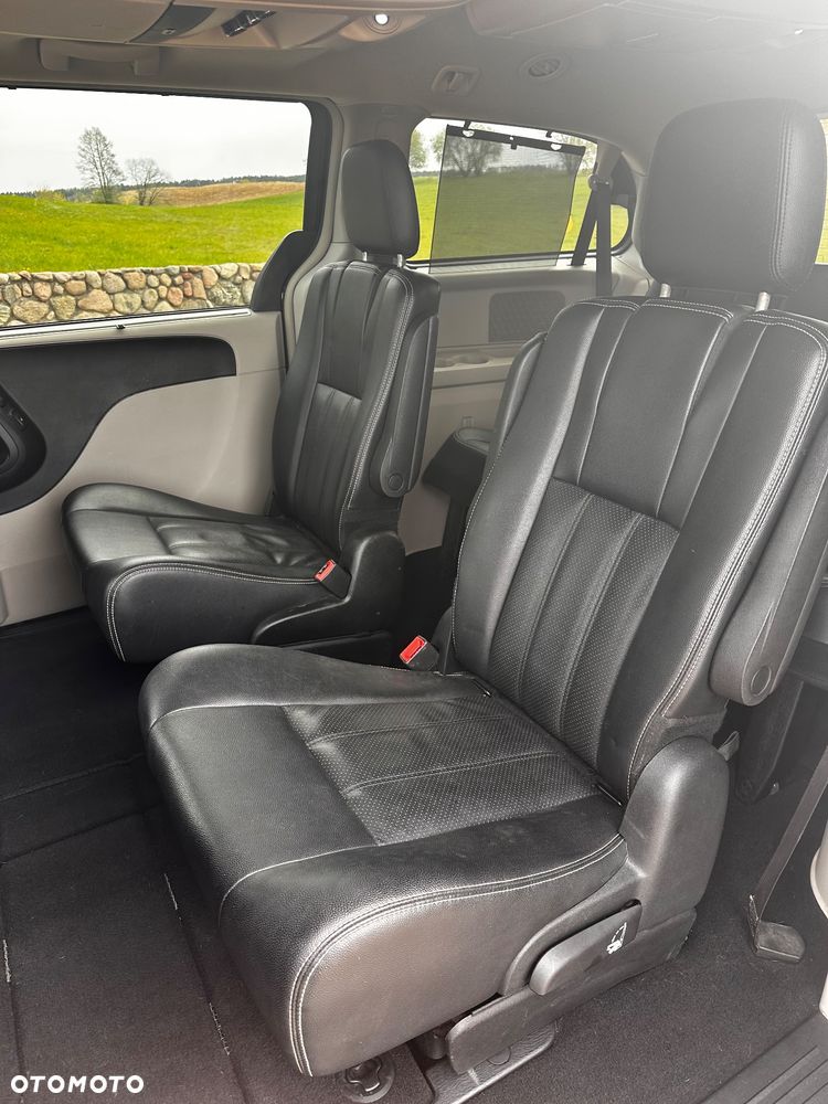 Chrysler Town & Country 3.6 Limited - 18