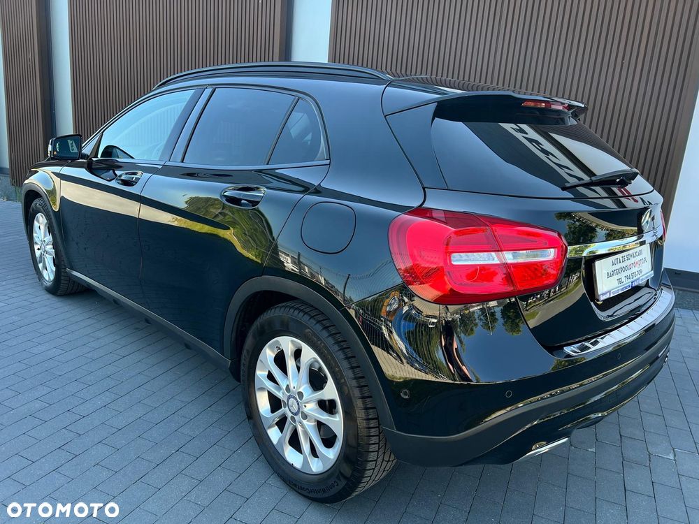 Mercedes-Benz GLA 200 d 4Matic 7G-DCT Urban - 4