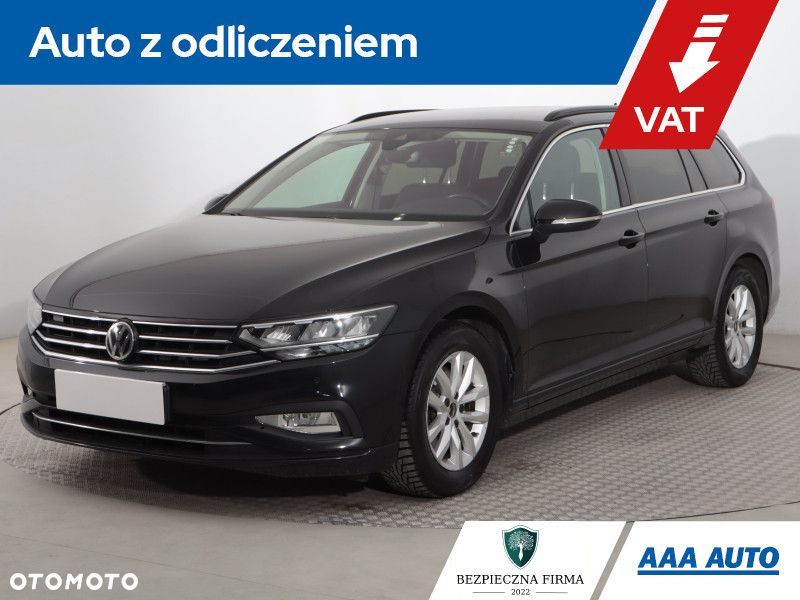 Volkswagen Passat - 1