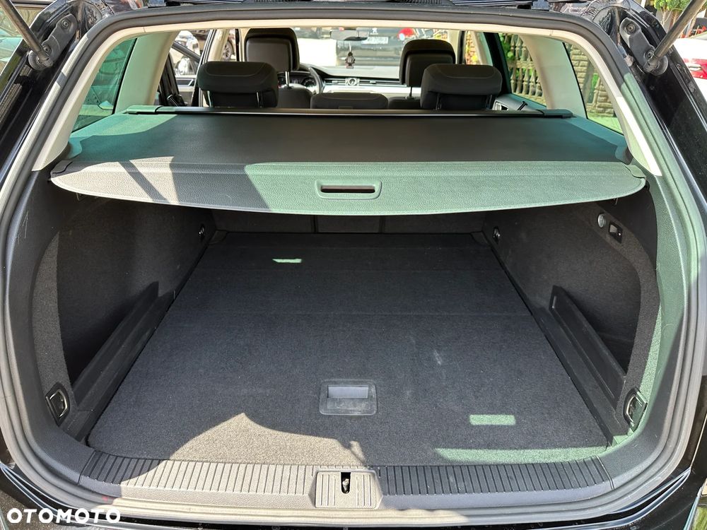 Volkswagen Passat Variant - 28
