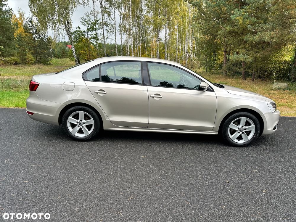 Volkswagen Jetta 1.2 TSI BlueMotion Technology Comfortline - 6