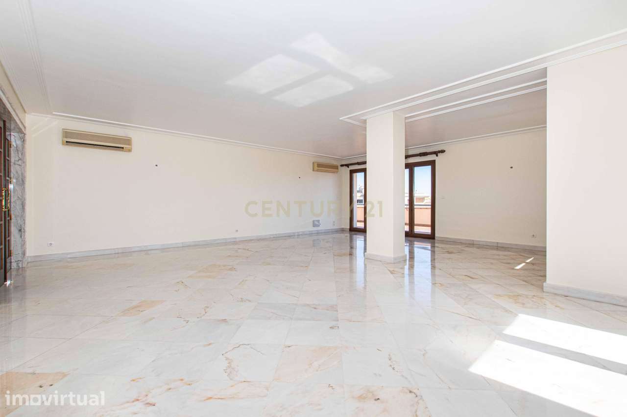 Apartamento T3 + 1 com terraço para Arrendamento na Urbanização Real F - Grande imagem: 4/39