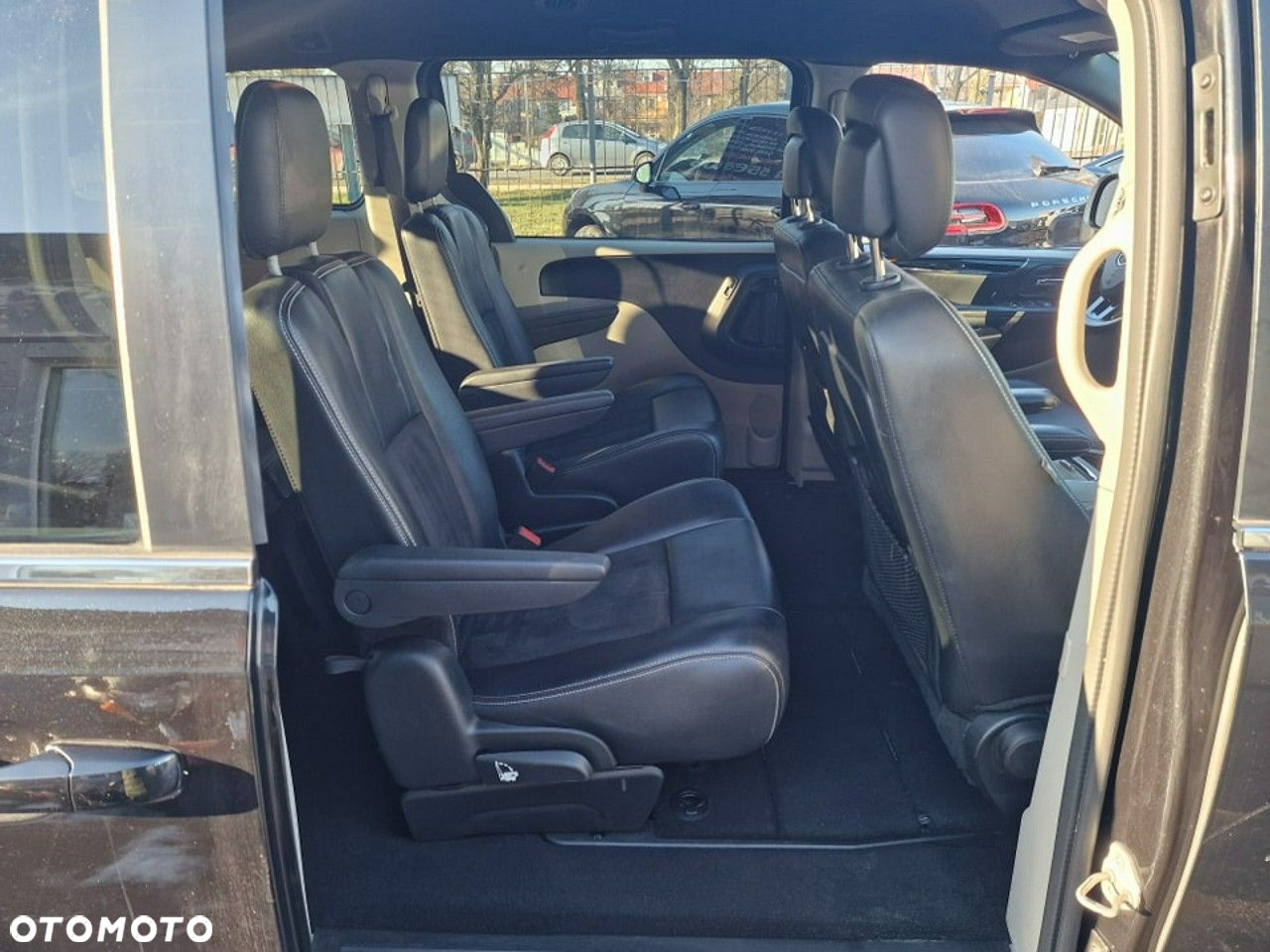 Dodge Grand Caravan - 27