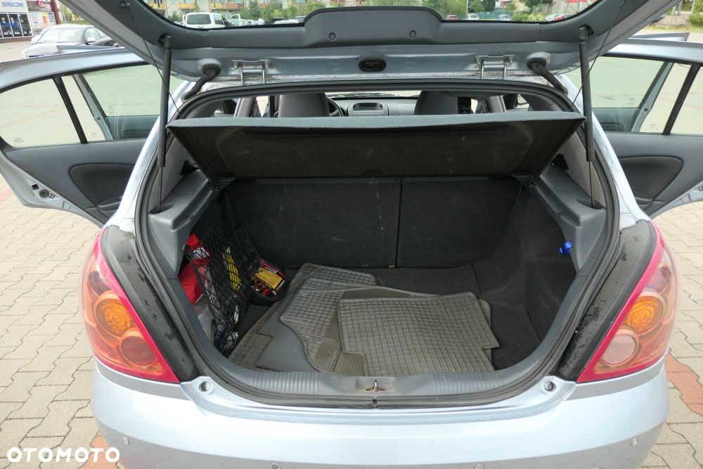 Nissan Almera - 8