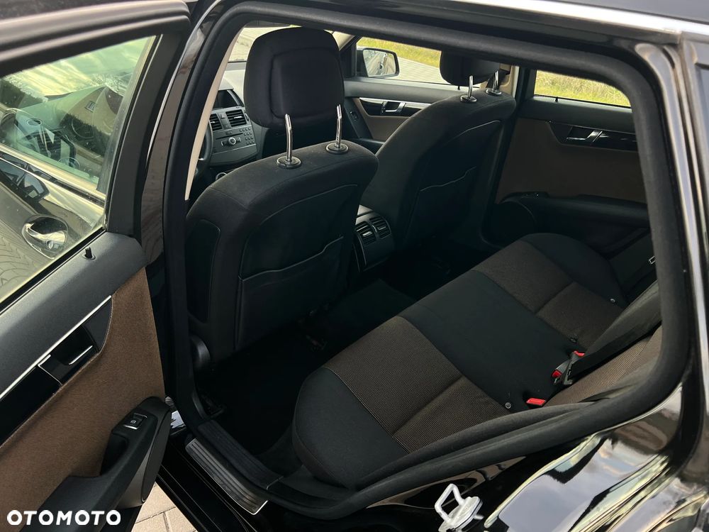 Mercedes-Benz Klasa C 180 K BlueEff Elegance - 13