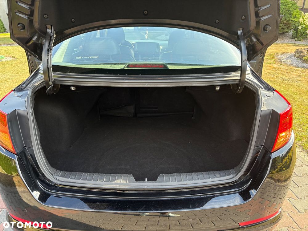 Kia Optima 2.0 L - 19