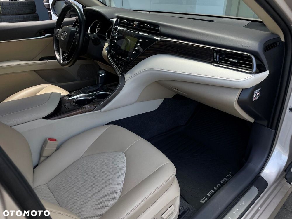 Toyota Camry - 10