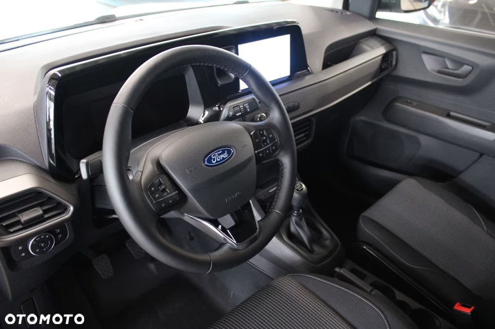 Ford Transit Courier - 11