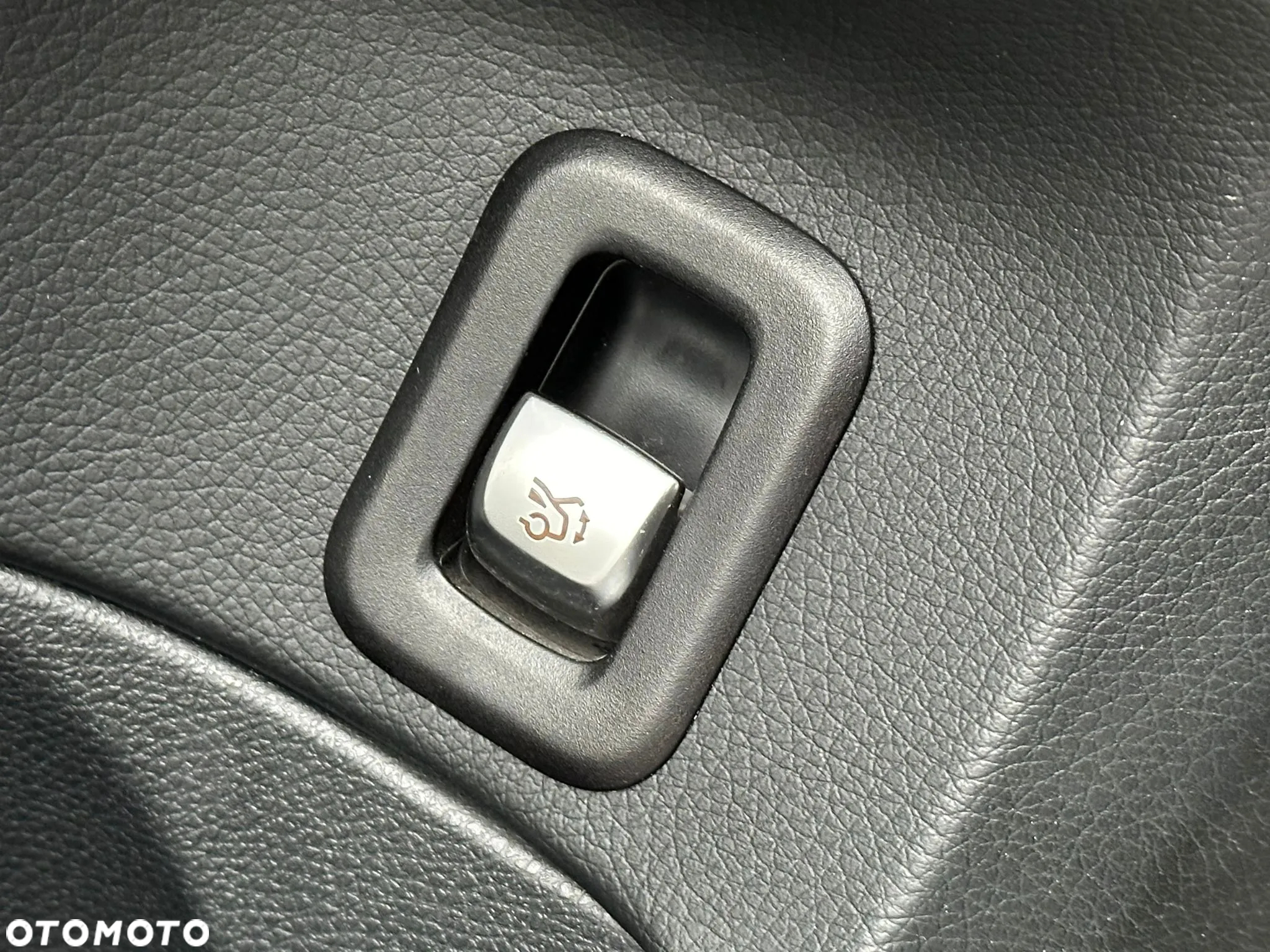 Mercedes-Benz Klasa C 180 9G-TRONIC - 24