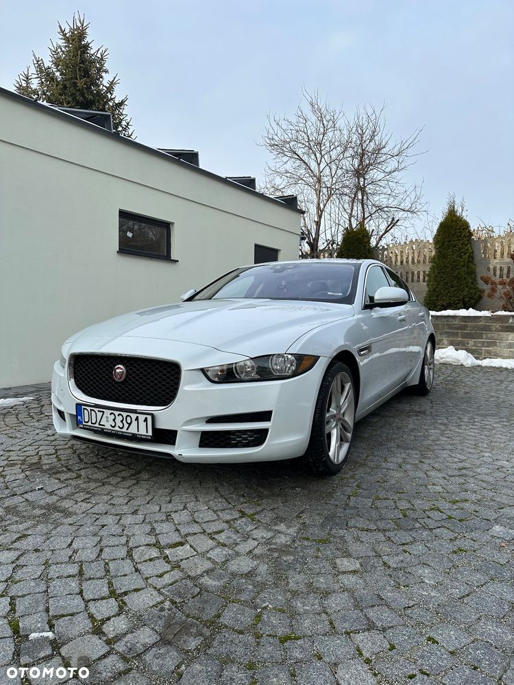 Jaguar XE - 2