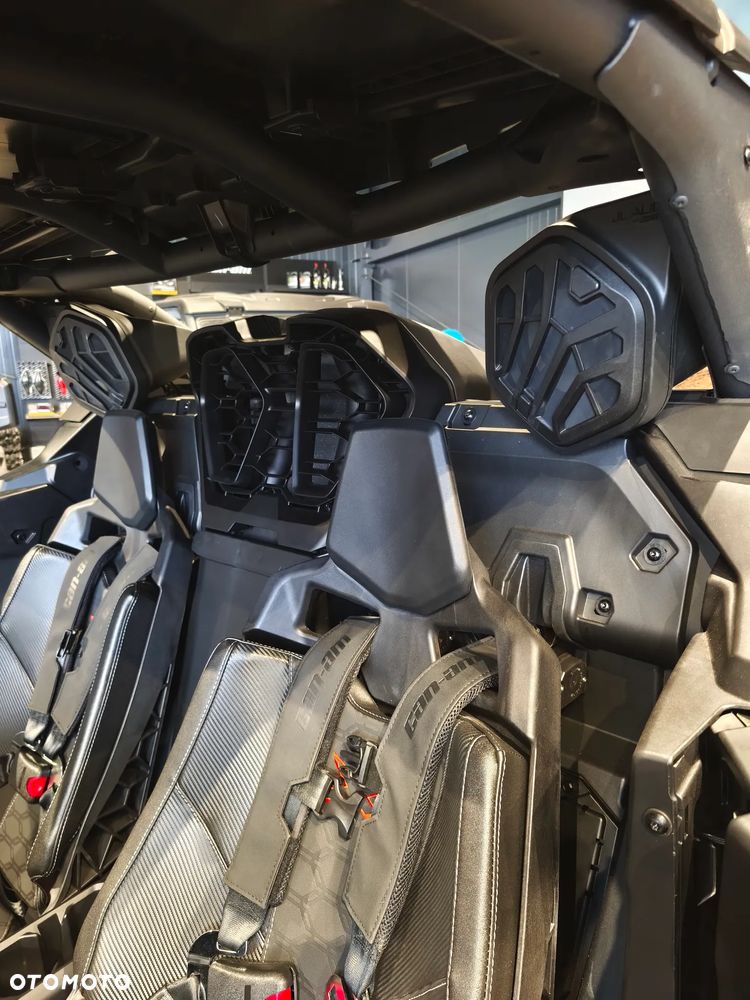 Can-Am Maverick - 10