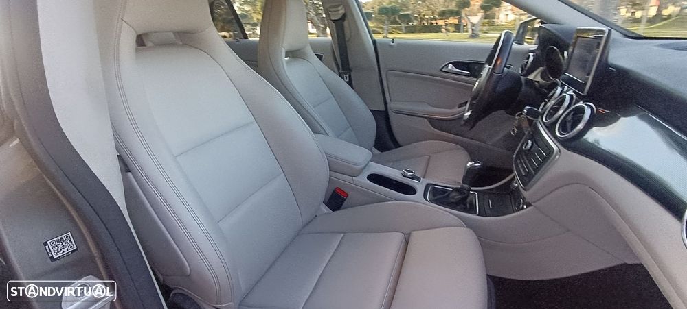 Mercedes-Benz CLA 180 d Shooting Brake - 15