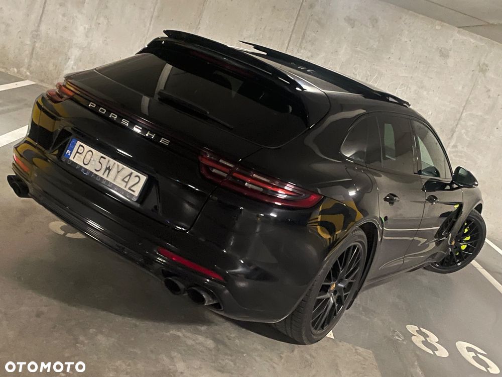 Porsche Panamera - 4