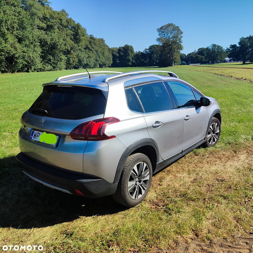 Peugeot 2008 1.2 Pure Tech Allure S&S - 11
