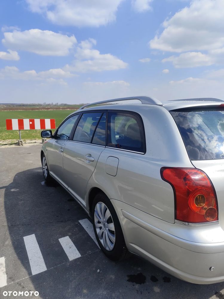 Toyota Avensis 1.8 VVT-i Luna - 8