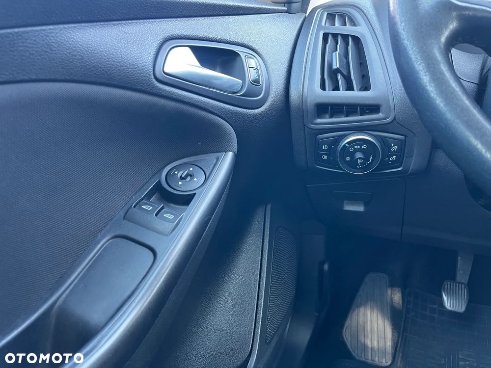 Ford Focus 1.5 TDCi SYNC Edition - 18