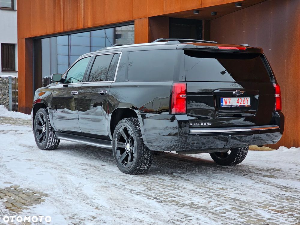 Chevrolet Suburban - 4