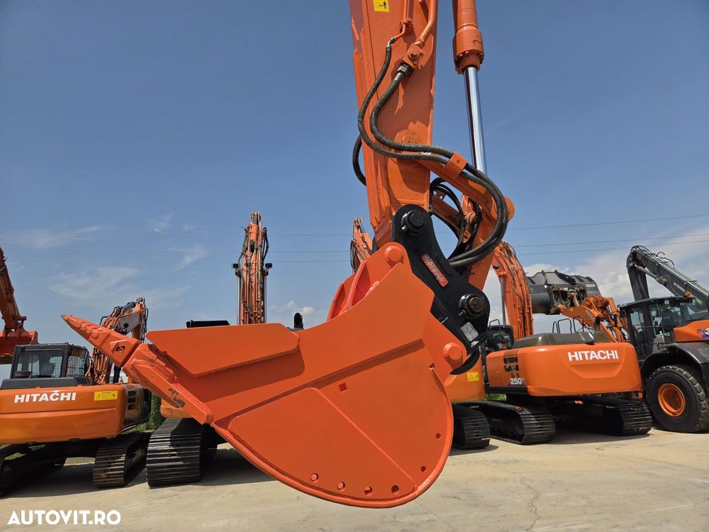 Hitachi ZX210LC-6, 23 tone, cupa NOUA 1,3mc, 2018, 7.784h, CUPLA rapida OIL QUICK, cupa ingusta, inst picon si rotire pe brate, 3 camere, lant 90% ok, consum mediu 9l/h, FULL OPTION, STARE FOARTE BUNA, posibilitate leasing 3 ani-PROMOTIE 83.900 EUR+Tva - 25