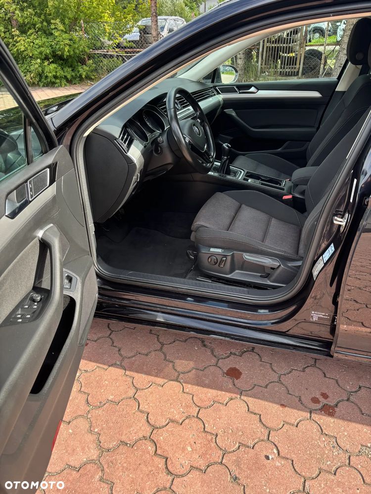 Volkswagen Passat 2.0 TDI SCR Business - 12
