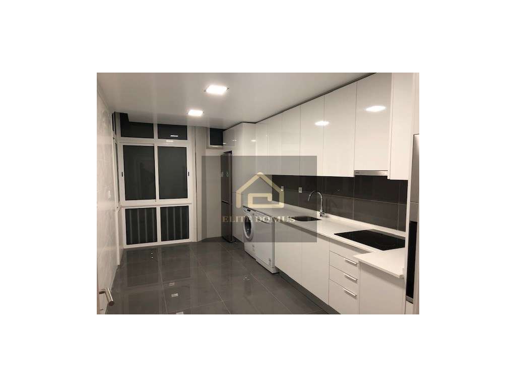 T2 + 1 Totalmente Remodelado, Odivelas! - Grande imagem: 3/13