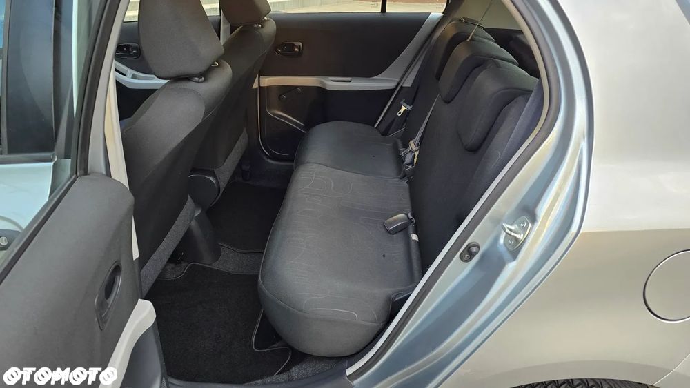 Toyota Yaris - 25