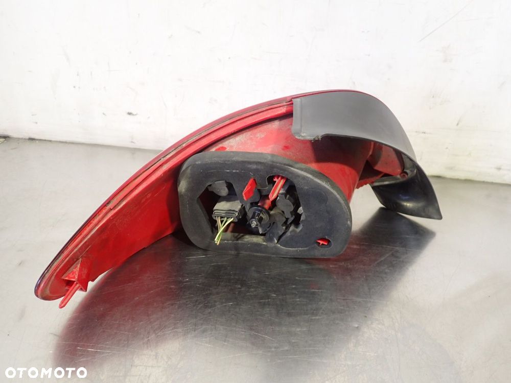 LAMPA PRAWA TYLNA PEUGEOT 207 - 4