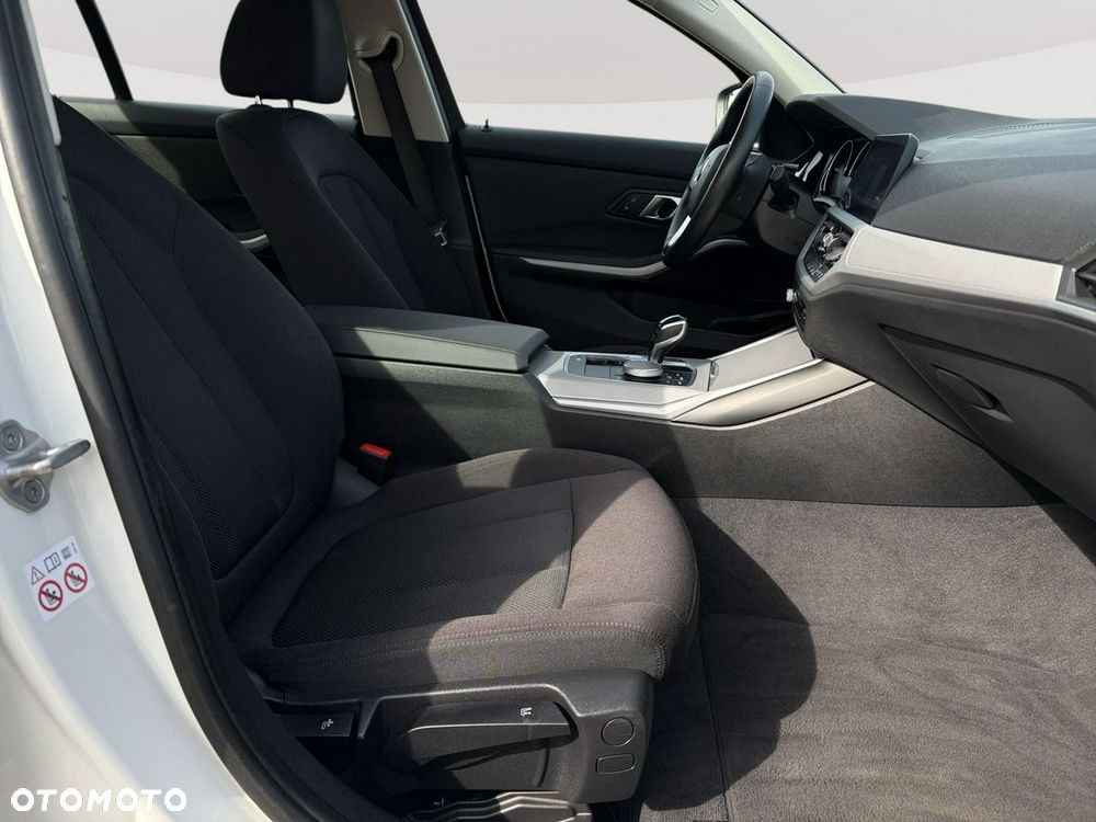 BMW Seria 3 318i - 29