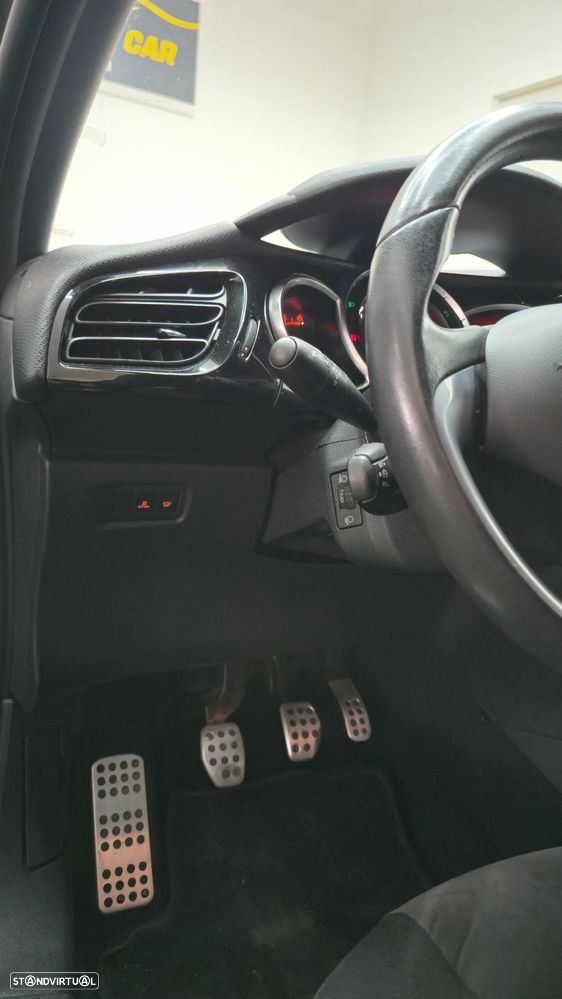 Citroën DS3 1.6 e-HDi So Chic - 10