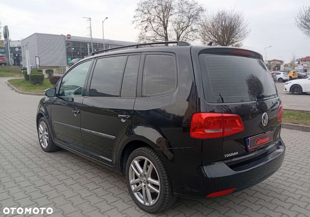 Volkswagen Touran - 10