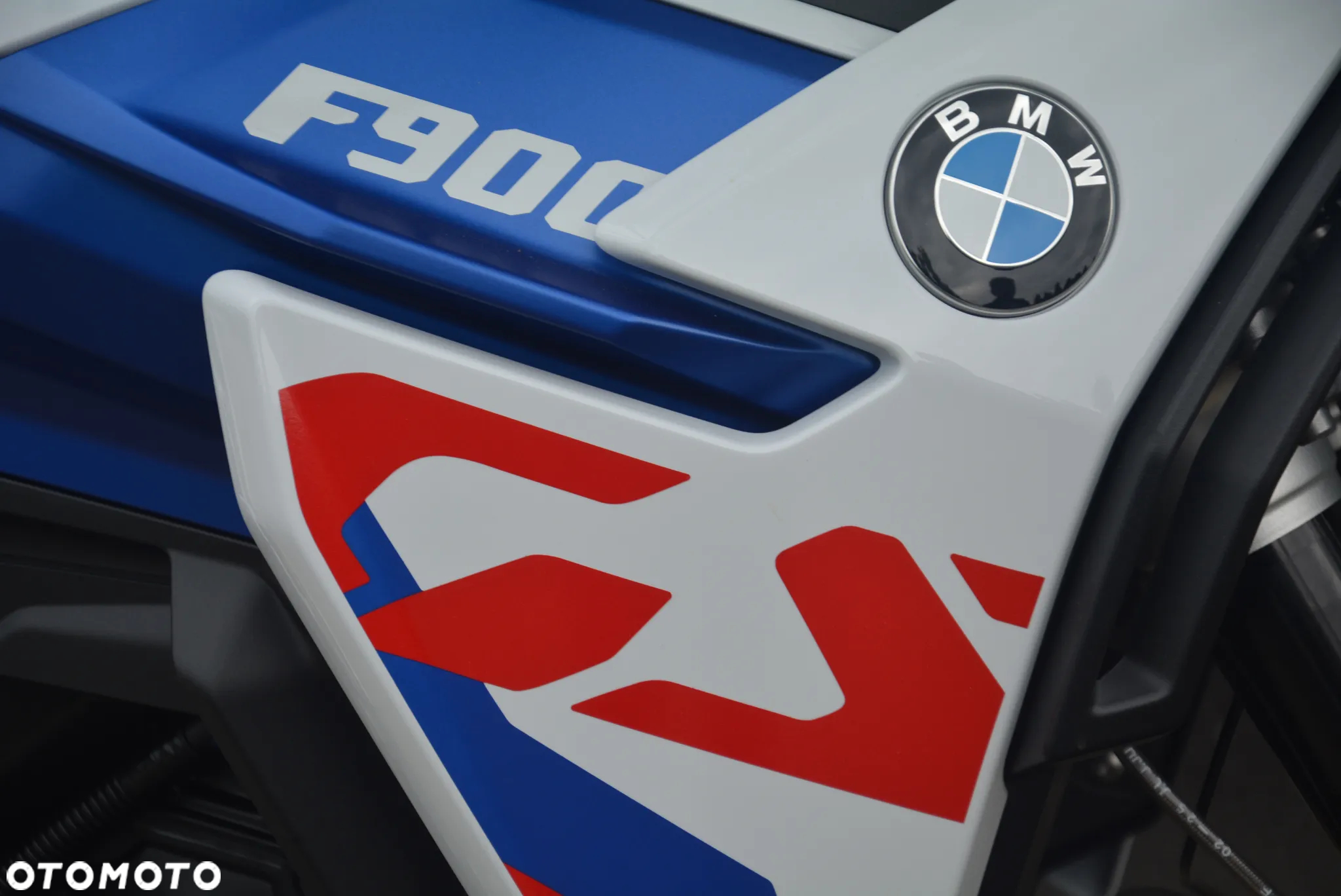 BMW F - 9