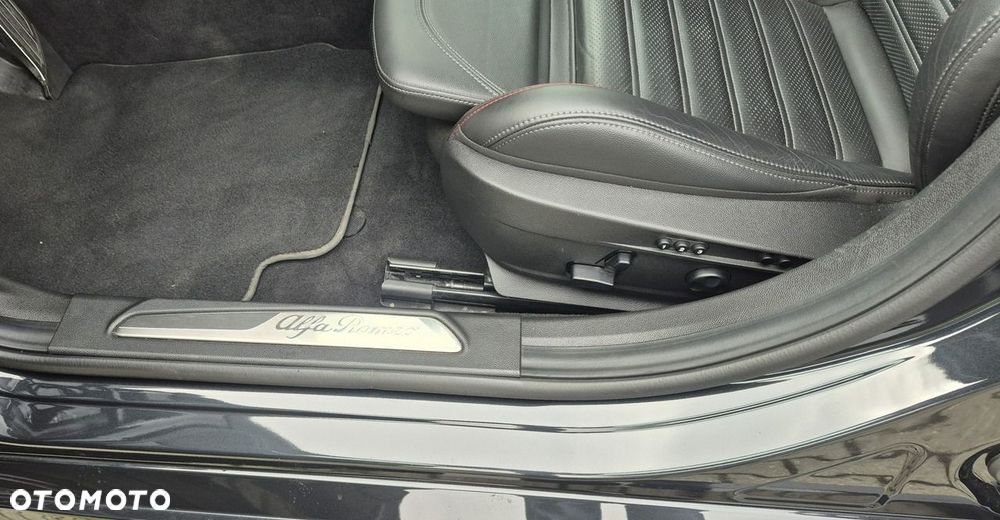 Alfa Romeo Giulia 2.0 Turbo 16V AT8-Q4 Competizione - 15