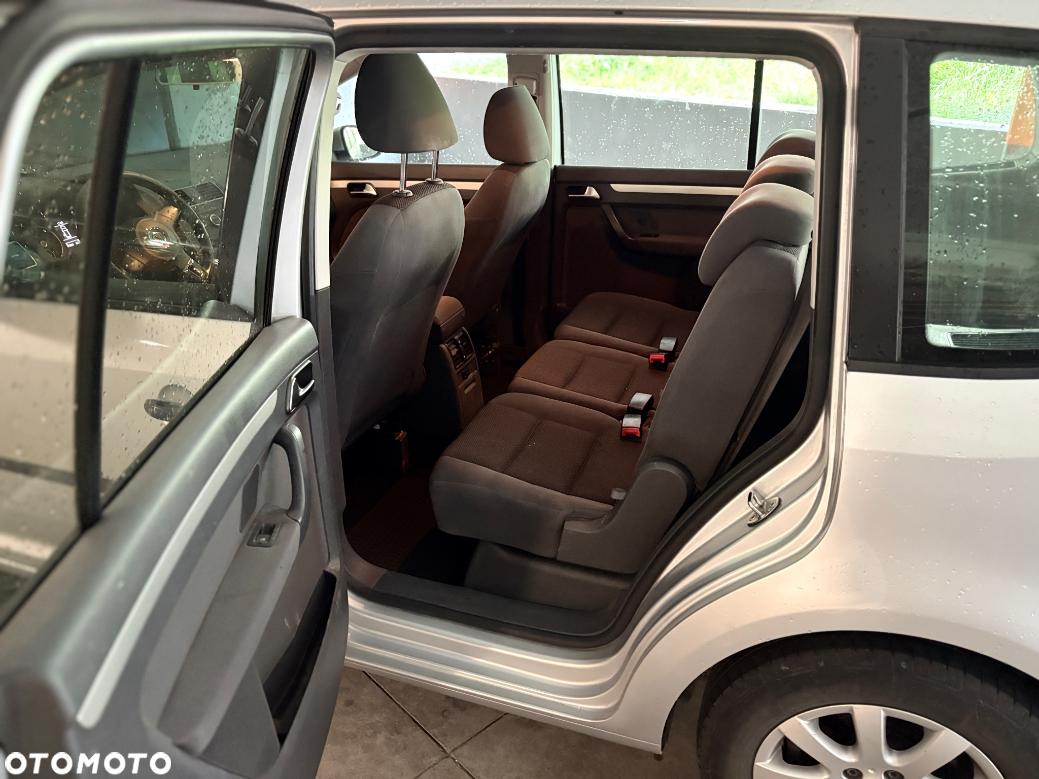 Volkswagen Touran 1.6 TDI DPF BlueMot Comfortline - 10