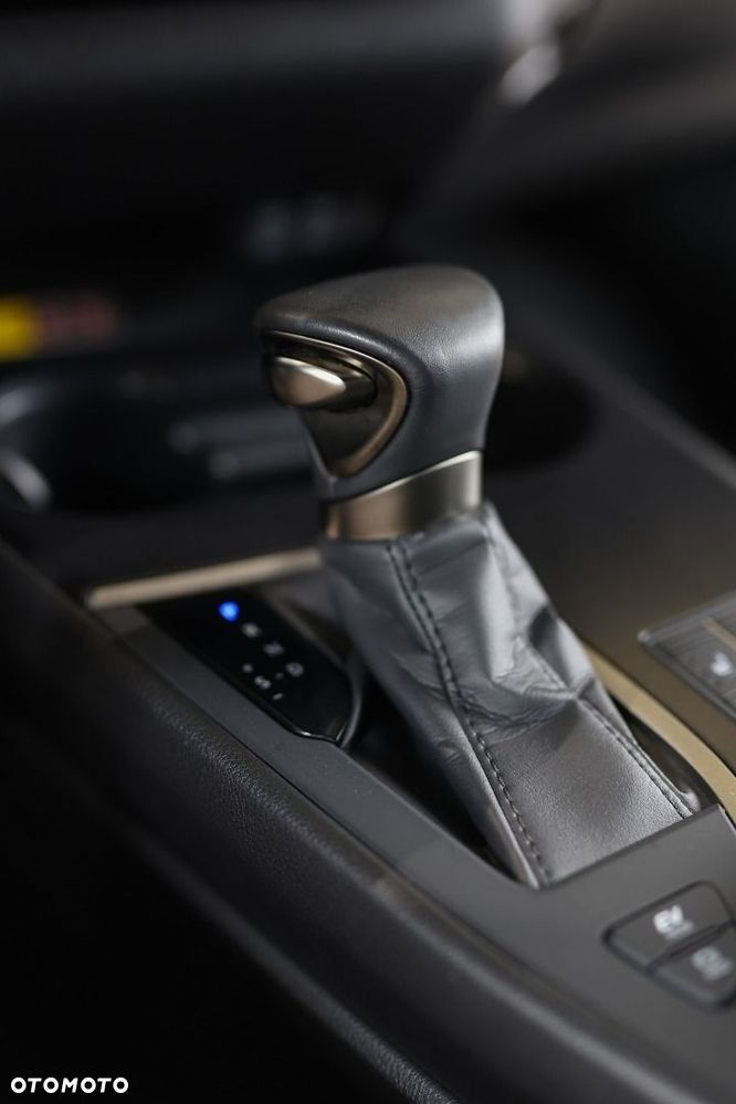 Lexus UX - 19