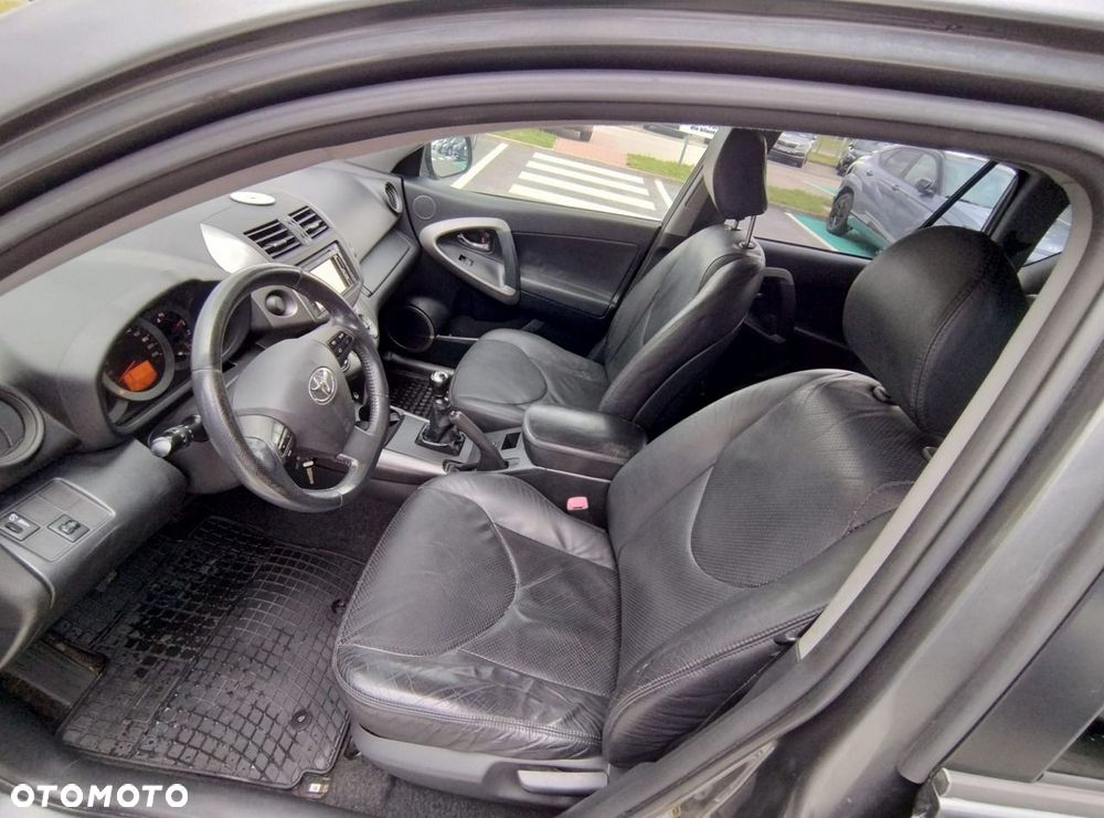 Toyota RAV4 - 10