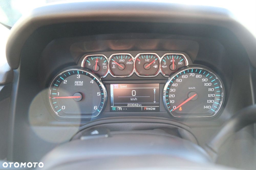 Chevrolet Suburban - 16