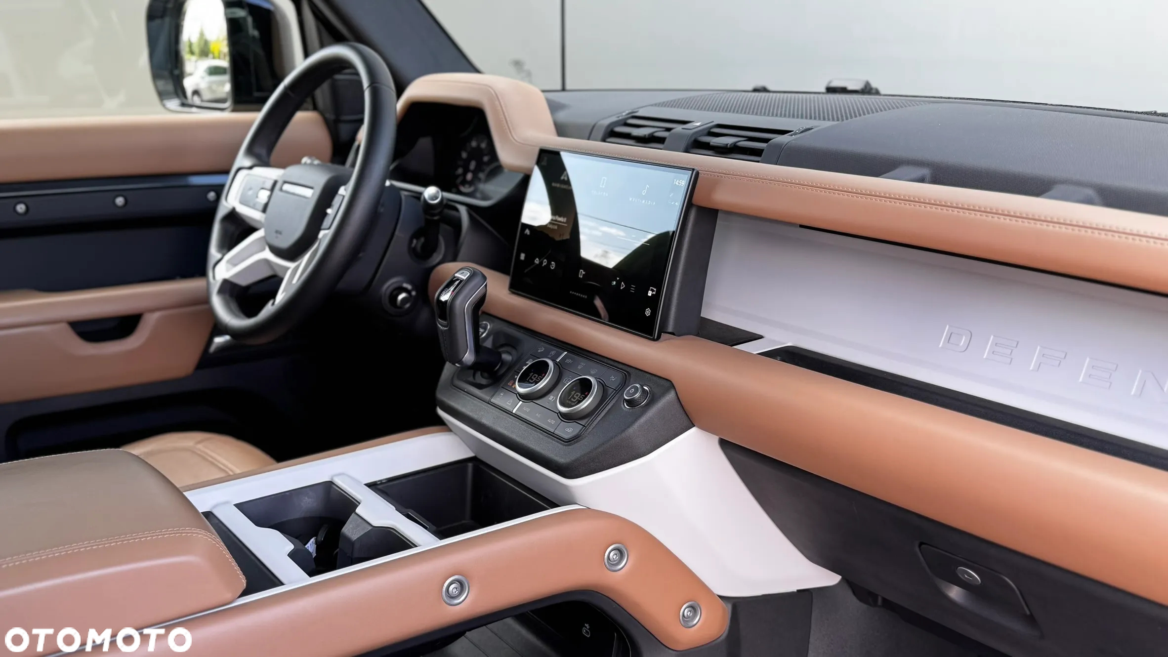 Land Rover Defender - 11
