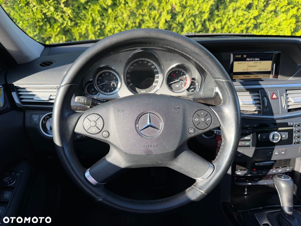 Mercedes-Benz Klasa E - 32