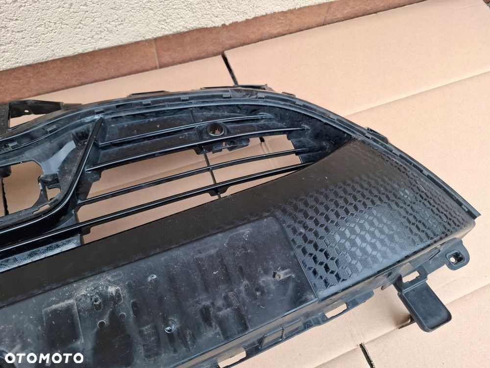 GRILL ATRAPA TOYOTA YARIS 4 IV ORYGINAŁ - 2