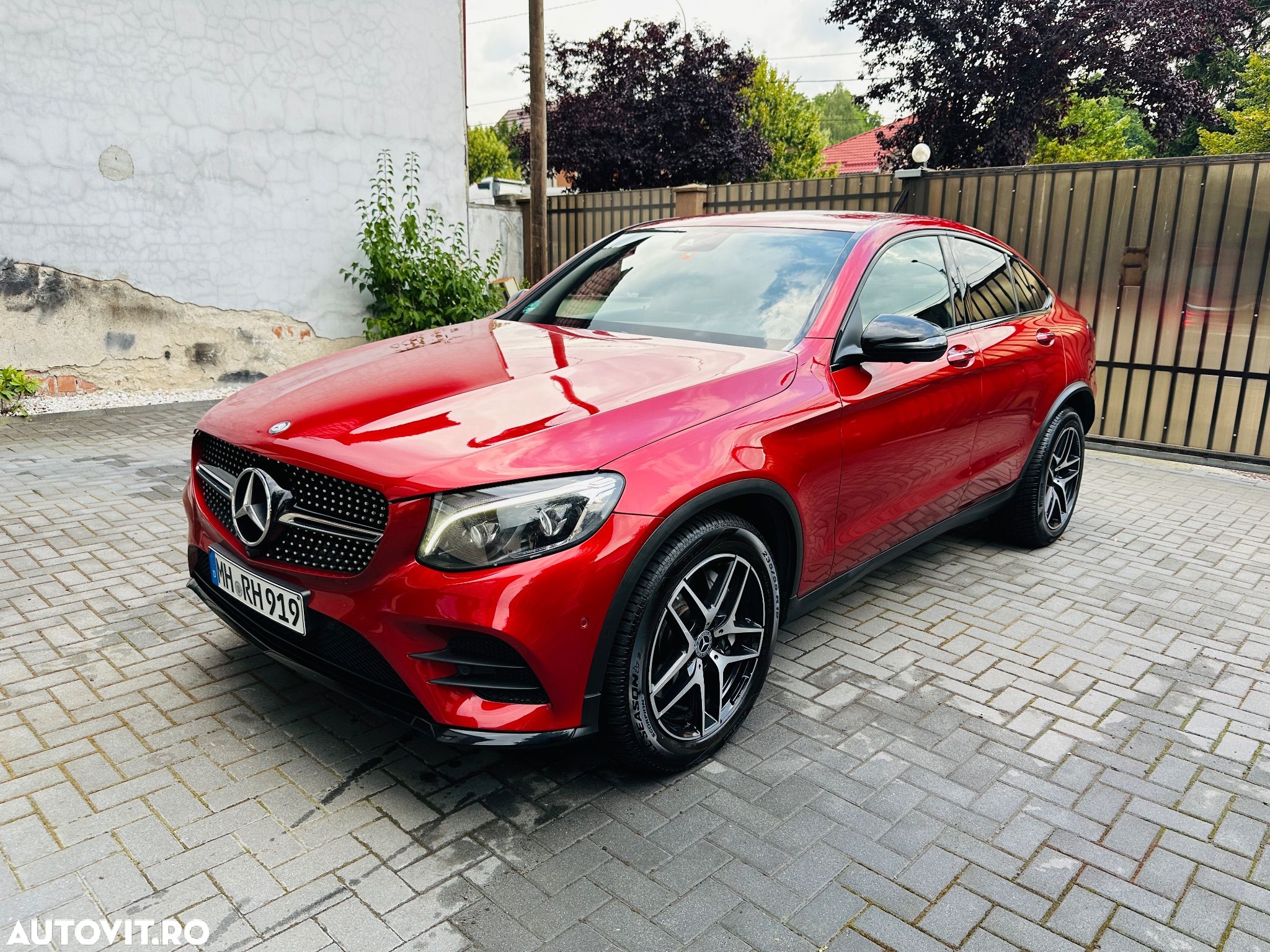Mercedes-Benz GLC Coupe 250 4Matic 9G-TRONIC AMG Line - 1