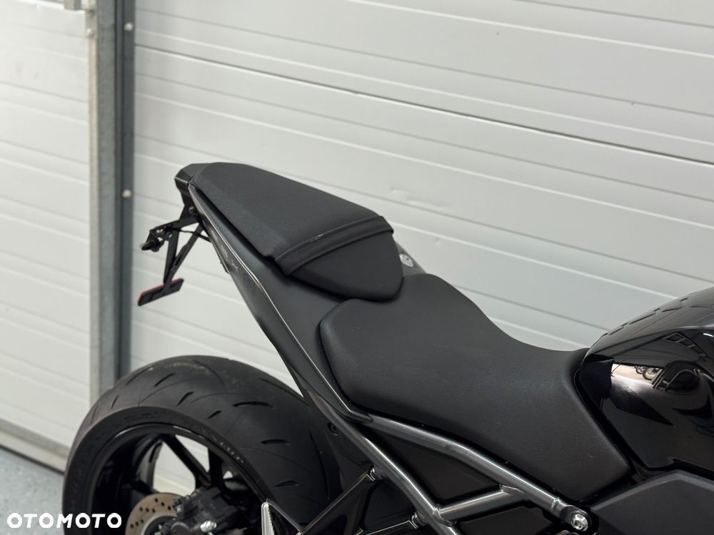 Suzuki GSX - 11