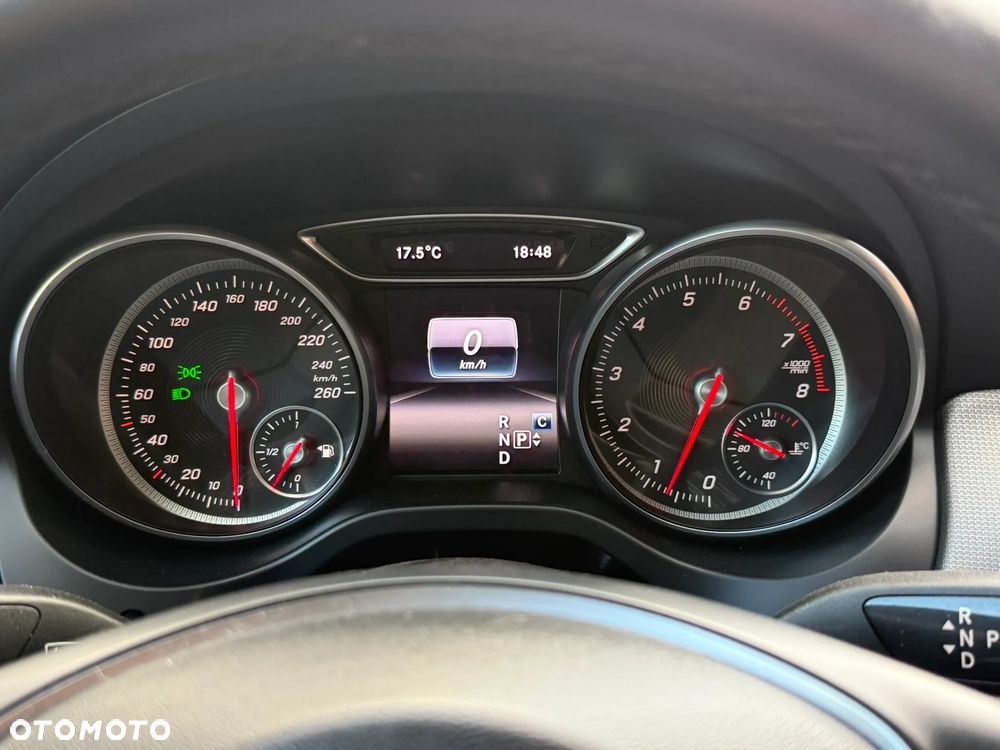 Mercedes-Benz CLA 180 7G-DCT - 12