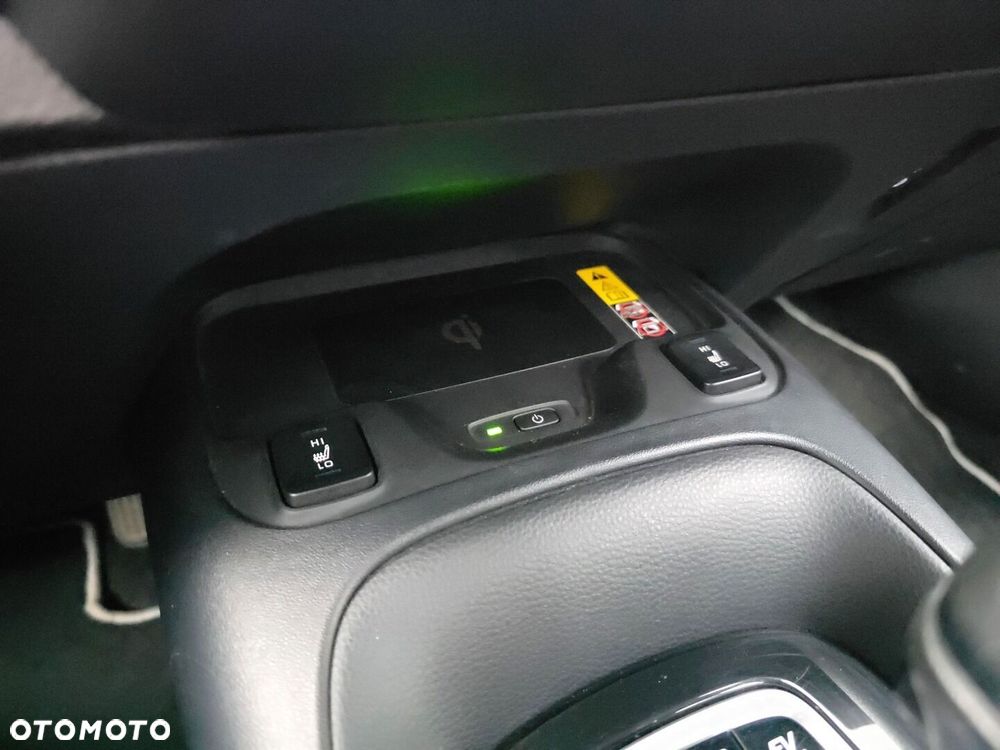Toyota Corolla 1.8 Hybrid Comfort - 24
