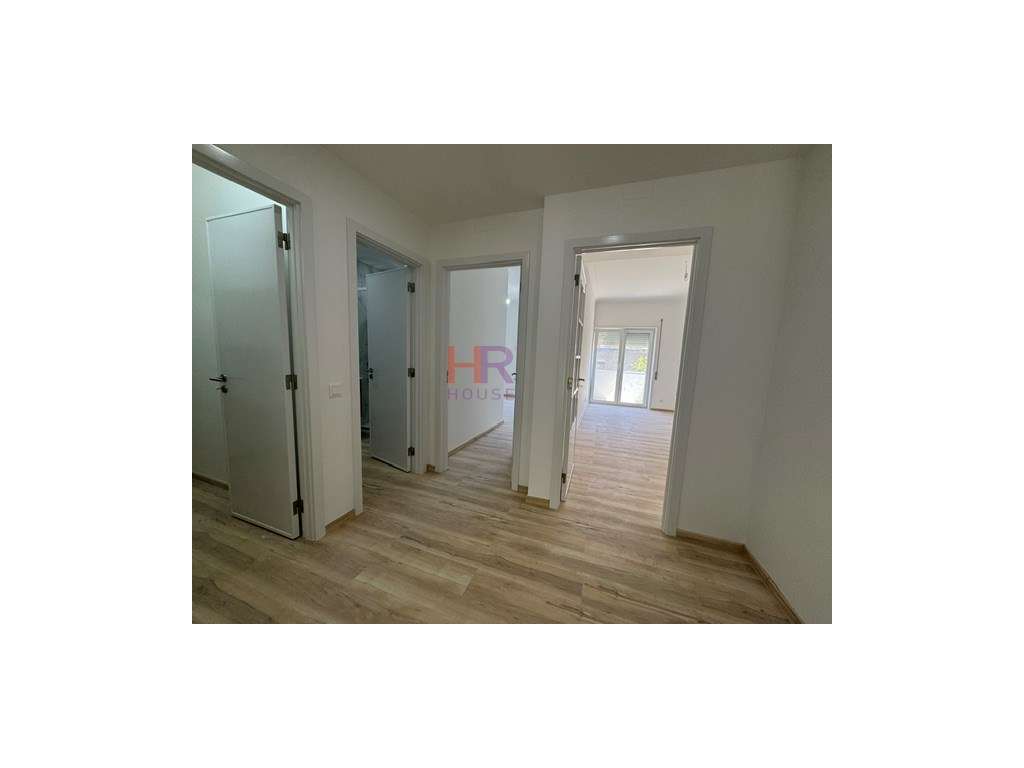 Apartamento T2 novo para arrendar na zona central de Coimbra. Dispõ... - Grande imagem: 4/25