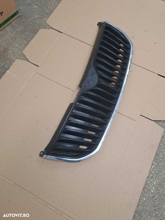Grila radiator Skoda Superb 2 originala Cod 3T0853668A - 3