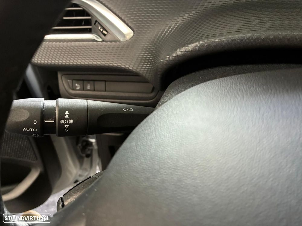 Peugeot 208 1.2 PureTech Style - 19