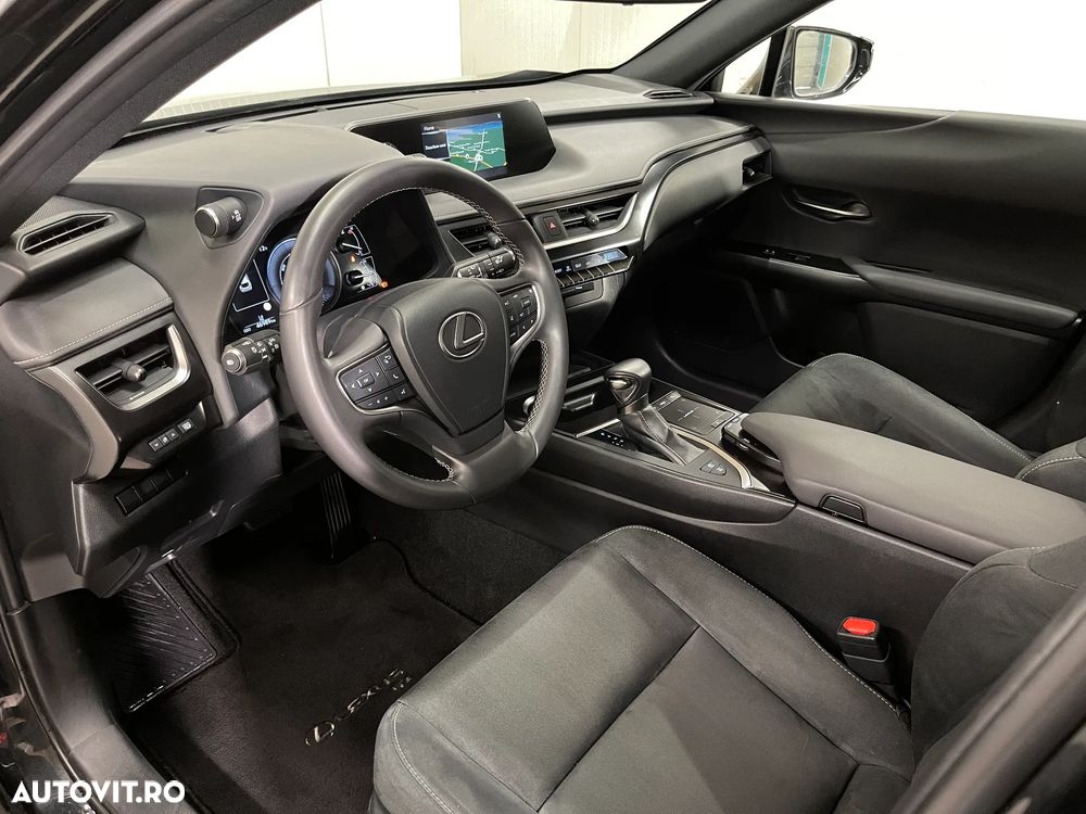 Lexus UX 250h Business Edition - 4