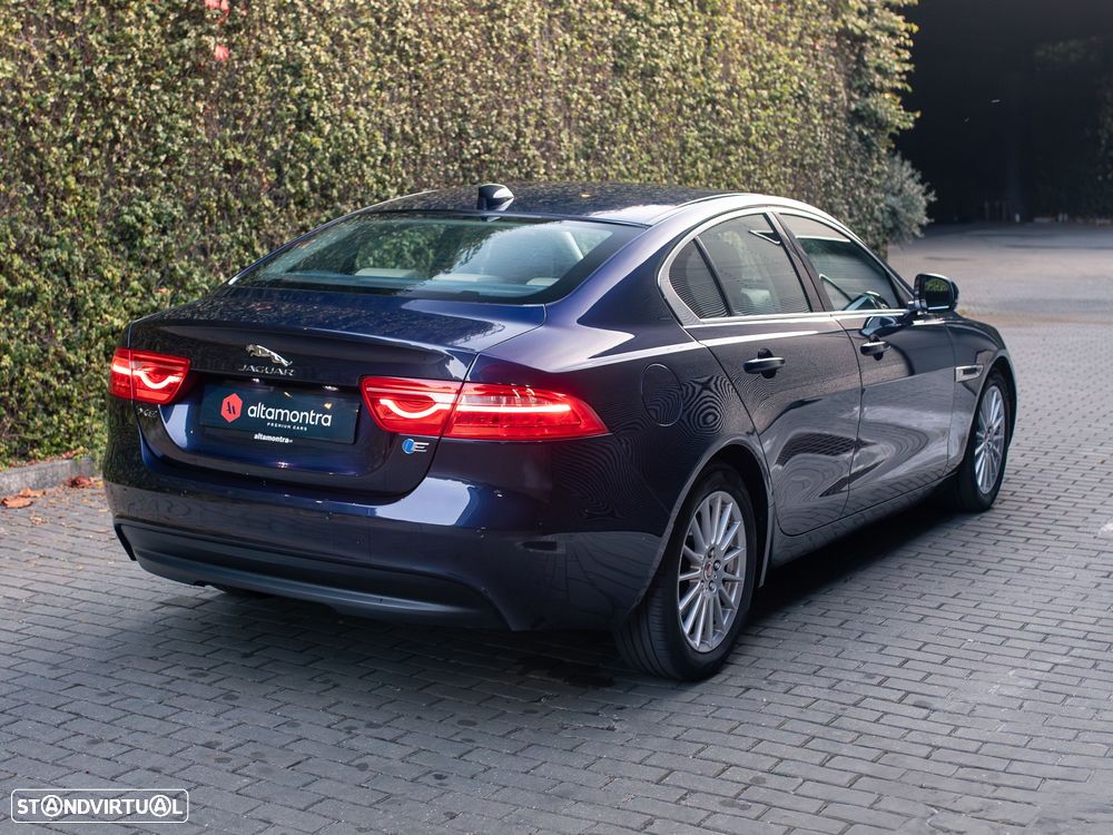 Jaguar XE 2.0 D Prestige - 10