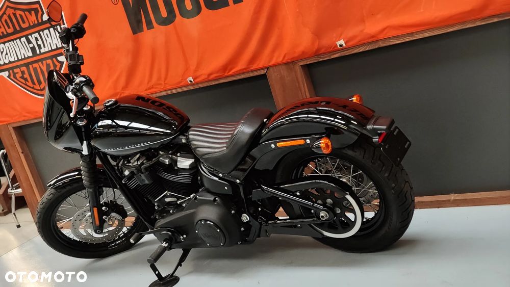 Harley-Davidson Softail Street Bob - 17