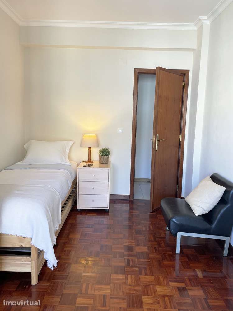 Quarto para estudante - Grande imagem: 2/6